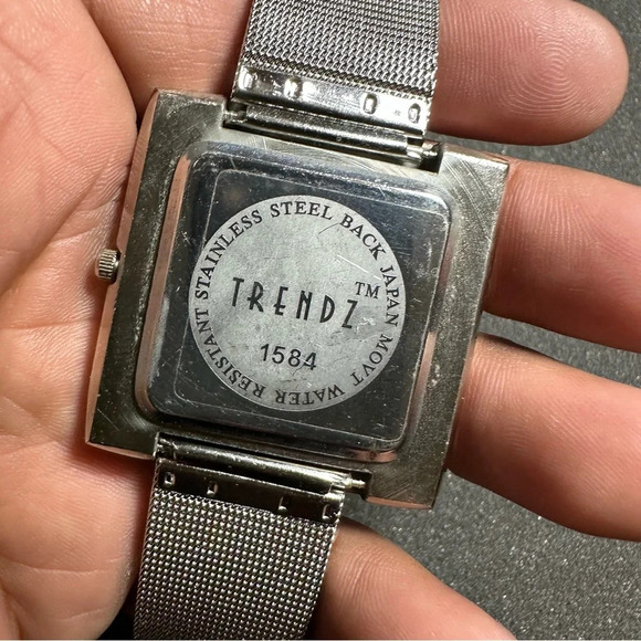 Trendz Ladies Quartz Watch Oversized Squared Silver Tone Black Dial Working - Picture 8 of 9